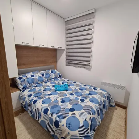 Moni Lux